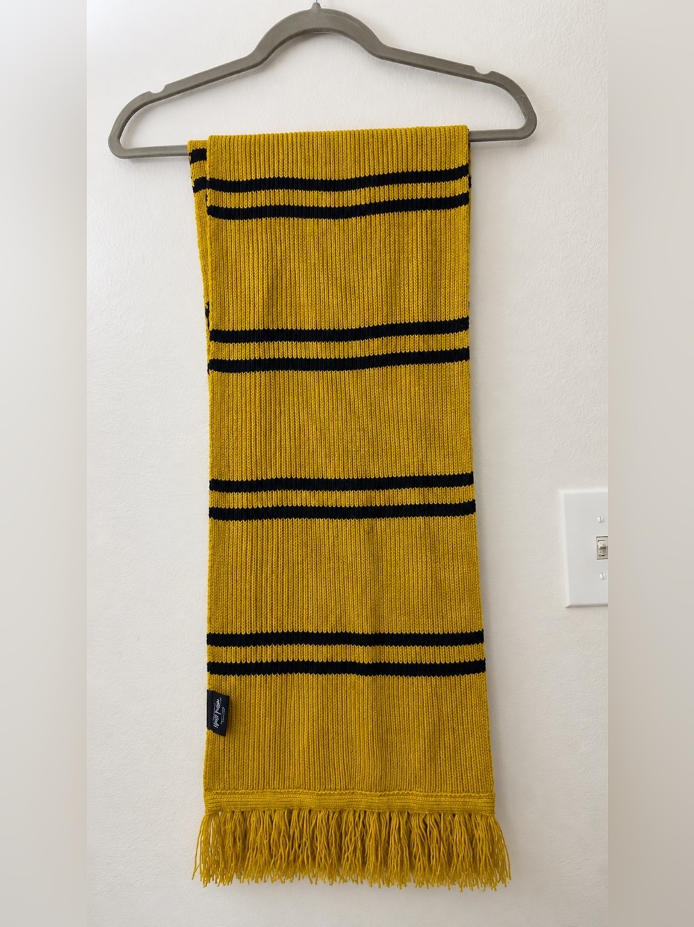 Harry Potter Hufflepuff Scarf Yellow Black Knit Fringed Universal Studios